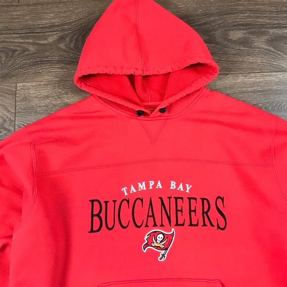 NFL Tampa Bay Buccaneers Mens Vintage Red Pullover Classic Fit Football Hoodie - Picture 2 of 9